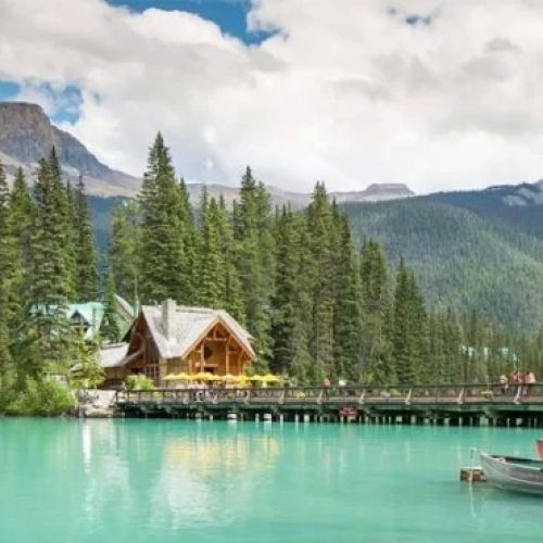 Best Hotels Near US Rivers & Lakes for Nature Lovers and Adventurers