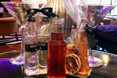 Hotels That Offer DIY Cocktail Kits in Room