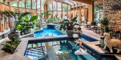Hotels with Indoor/Outdoor Pools for All Seasons