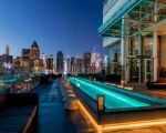 Hotels with Great Views of Skylines After Dark