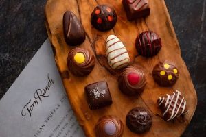 Hotels That Provide In-Room Artisan Snacks for a Unique Stay