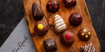 Hotels That Provide In-Room Artisan Snacks for a Unique Stay