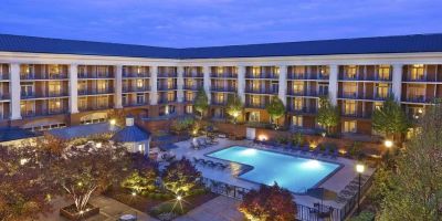 Hotels in Nashville with Live Music Vibes: Experience the Heart of Music City
