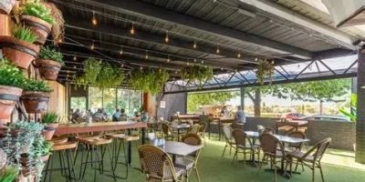 Hotels with Stunning Local Botanical Walls: A Green Experience