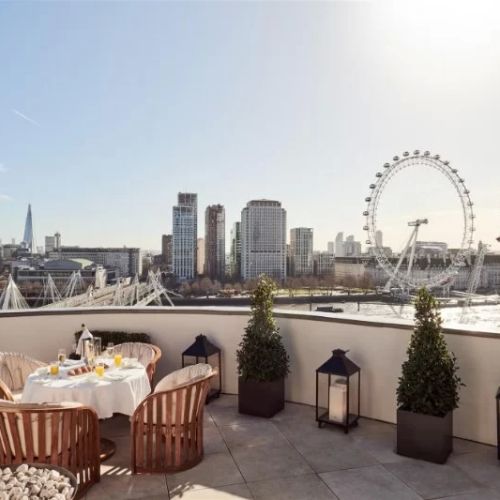 Hotels with City Skyline Views for Less: Affordable Luxury Stays