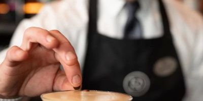 Hotels Offering Local Craft Cocktail Experiences