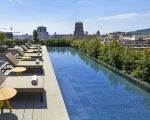Hotels with Scenic Rooftop Gardens – A Complete Guide to the Best Views
