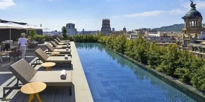 Hotels with Scenic Rooftop Gardens – A Complete Guide to the Best Views